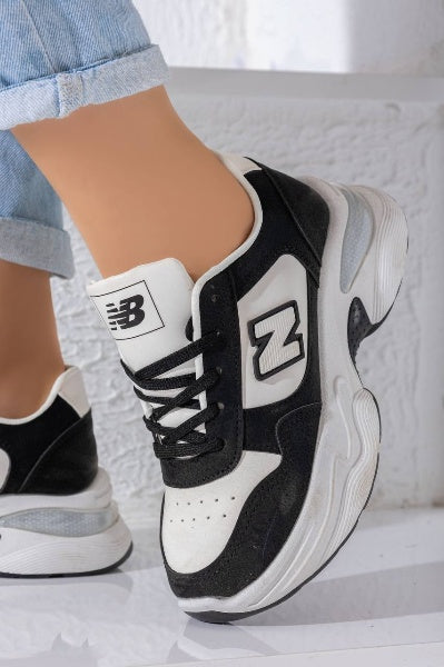 اسنيكرز نيو بالانس – حيث تلتقي الراحة بالأناقة