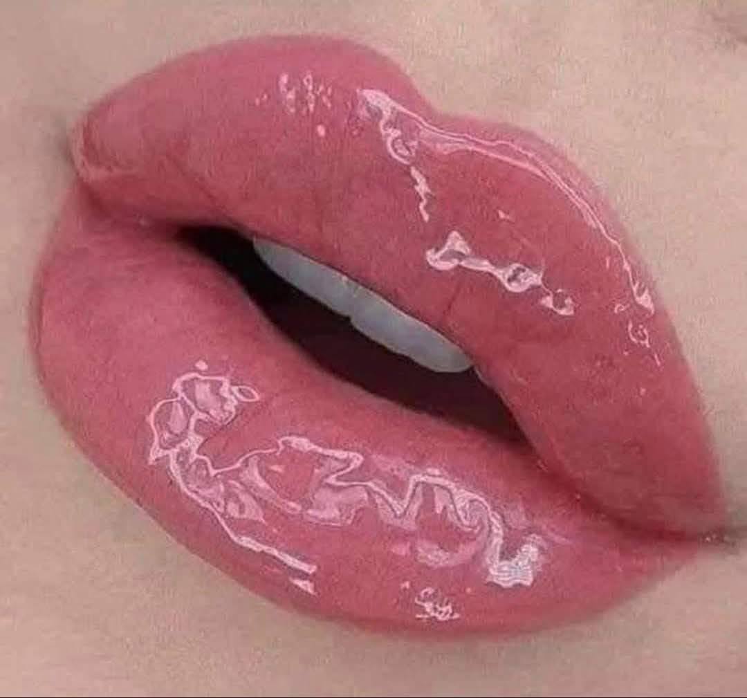 ملمع شفايف ساندرا – ليب جلوس وردي ثابت بترطيب عالي ولمعان ساحر – Lip Magic Gloss