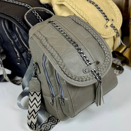 شنطة باك وكتف – متعددة الألوان – مزودة بتفاصيل معدنية مميزة – مقاس 26\*31 سم