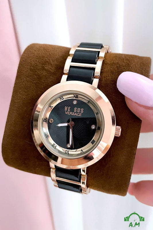 Versus VERSACE – (ذهبي × أسود) – ساعه حريمي