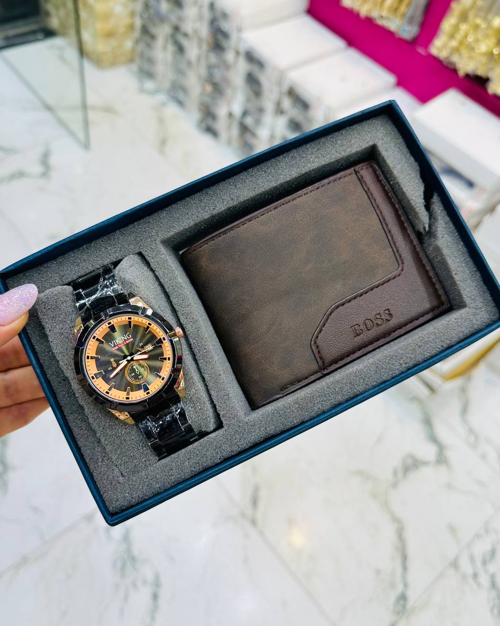 ( boss طقم اكسسوارات رجالي ( بوكس لوكس - ساعه معدن - محفظه جلد