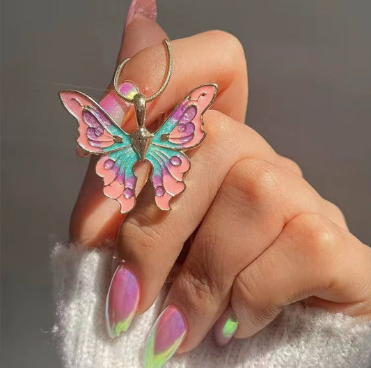 سلسلة فراشة ملونة – ستانلس ستيل بتفاصيل فنية