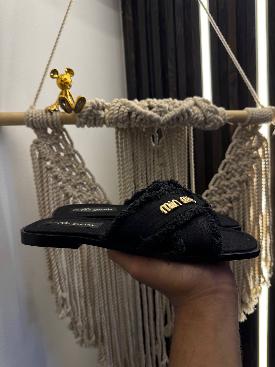 سليبر MiuMiu الفاخر – تصميم أنيق وخامة مستوردة عالية الجودة