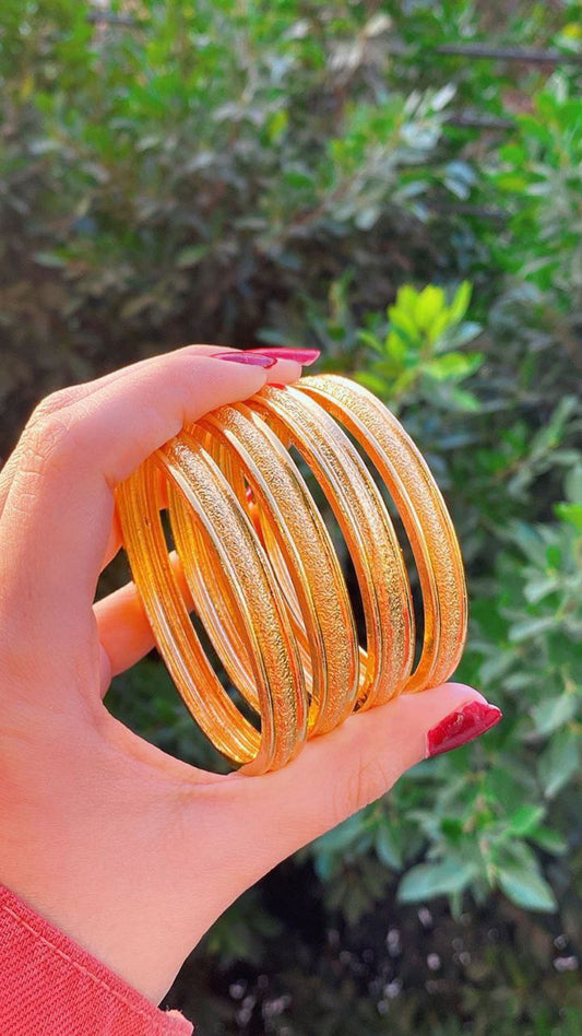 أساور سعودي ( غوايش)التقليدية المطلية بالذهب بتصميم تقليدي للنساء (عبوة من 4 قطع)