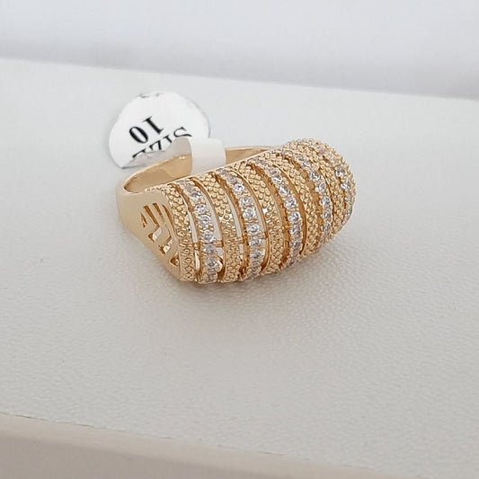 خاتم نسائي بلون دهبي مطلي بالدهب - جودة عالية وزركون متلألئ لمسة ذهب وفخامة لا تُنسى.