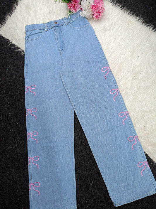 بنطلون ويد ليج بفيونكة – وان سايز من 50ك لحد 85ك الوان مختلفة خامة جينز رباعية ولمسة أنوثة فاخرة