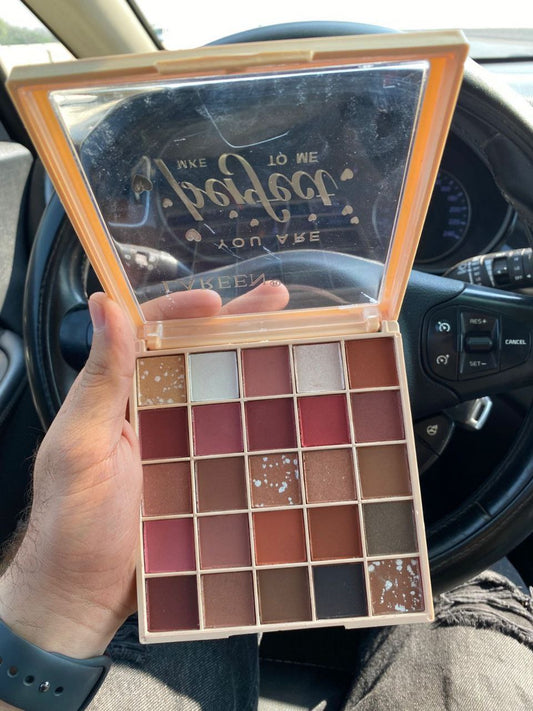 باليت آيشادو LAREEN – You Are Perfect | 25 درجة ناعم، ثابت، وكلهم جمال في علبة واحدة! شكل بناتي – ألوان مناسبة لكل المناسبات"