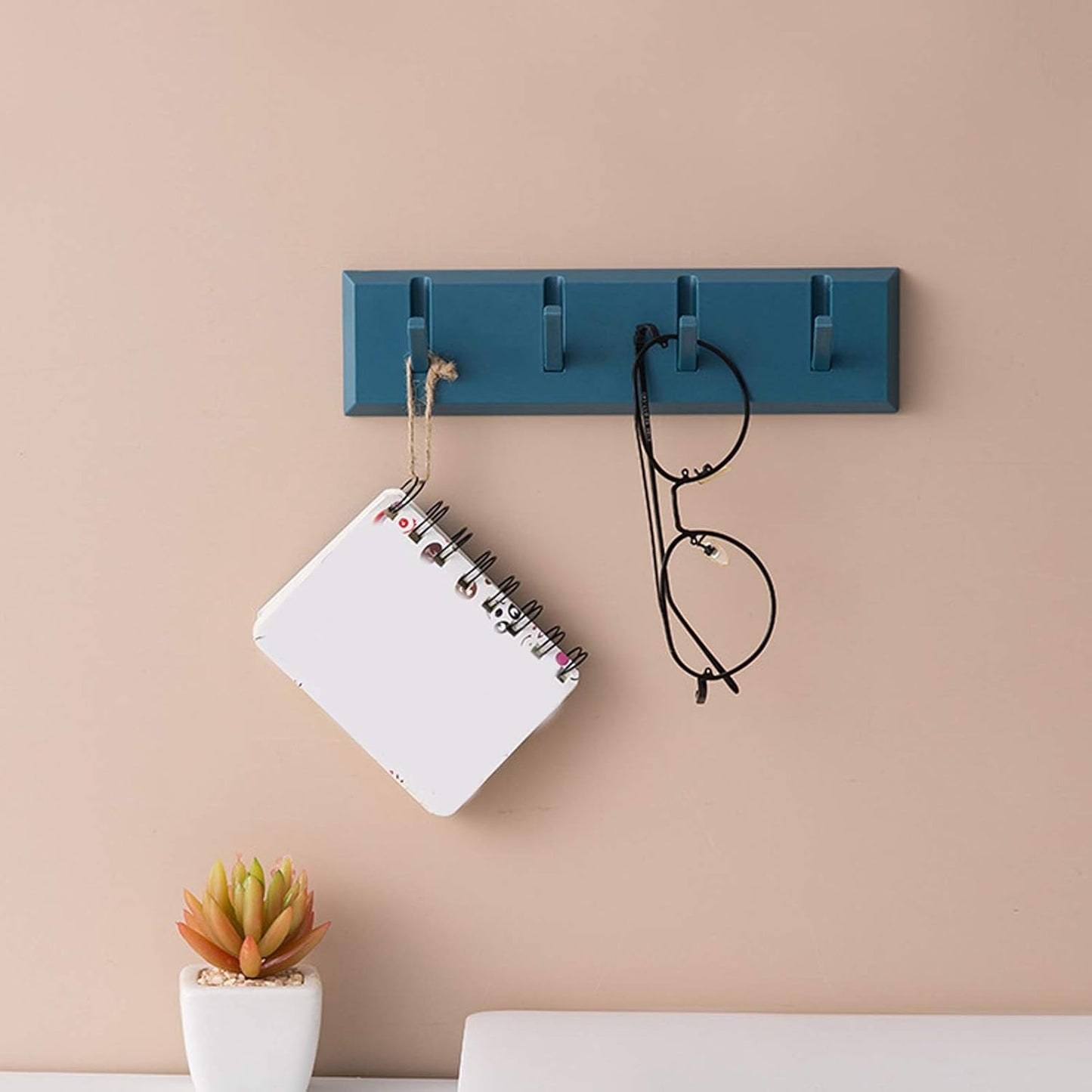 Multi-purpose wall hanger with weight capacity in different colors - modern and elegant design for perfect organization!