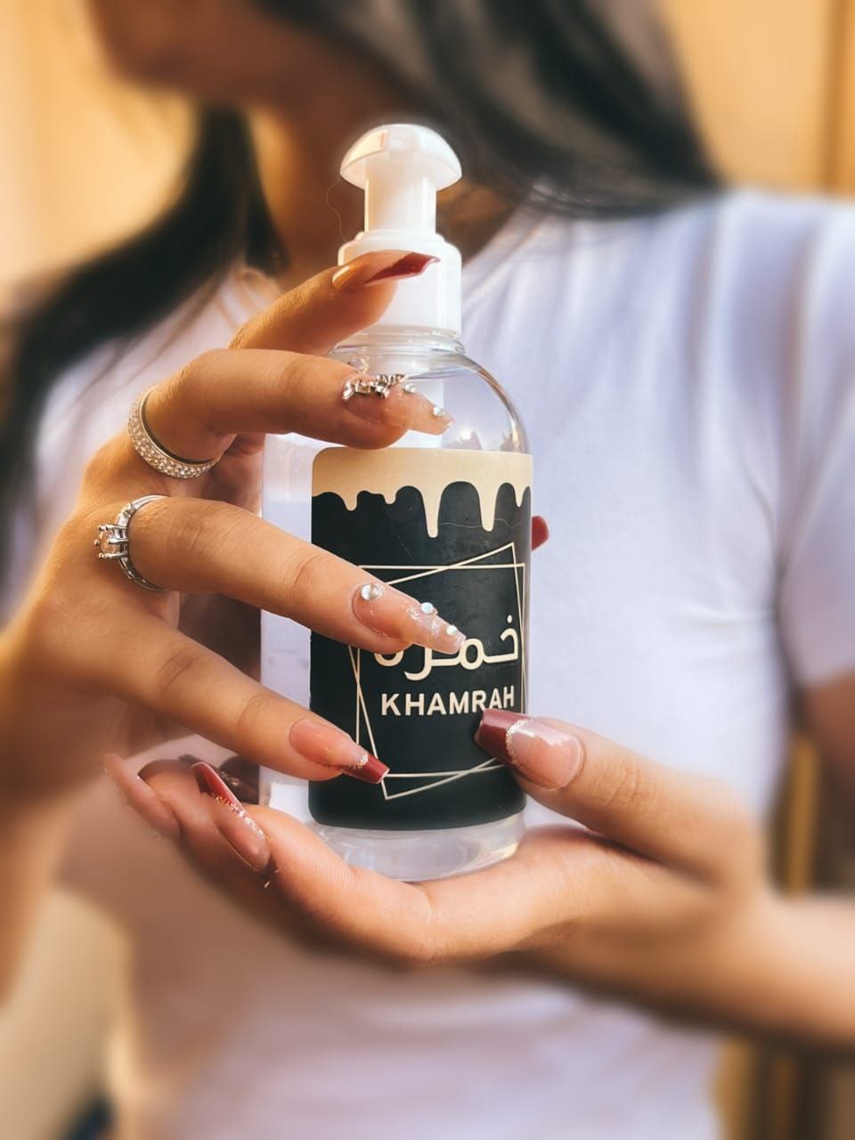 زيت المساج المعطر – ملمس ناعم ورائحة لا تُنسى تدوم في الذاكرة