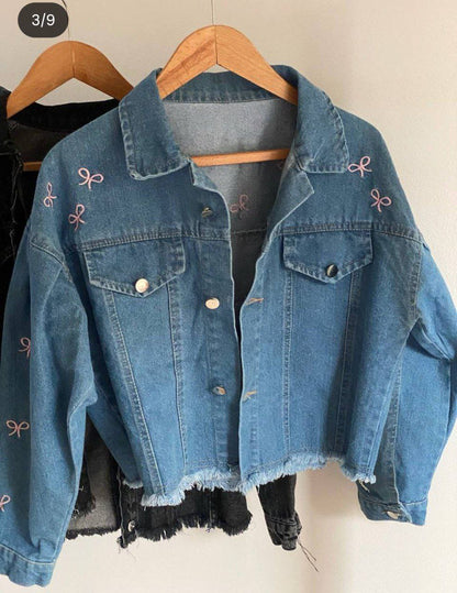Embroidered denim jacket with bow designs, four-way denim, fits from 50 to 85 kg, comfortable and soft, a feminine touch at the heart of strength 