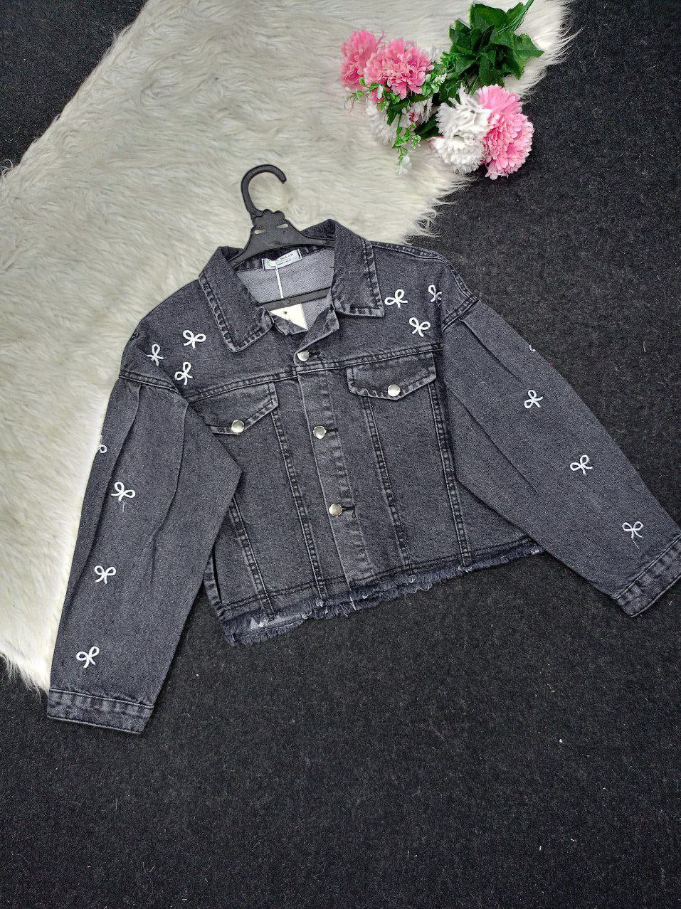 Embroidered denim jacket with bow designs, four-way denim, fits from 50 to 85 kg, comfortable and soft, a feminine touch at the heart of strength 