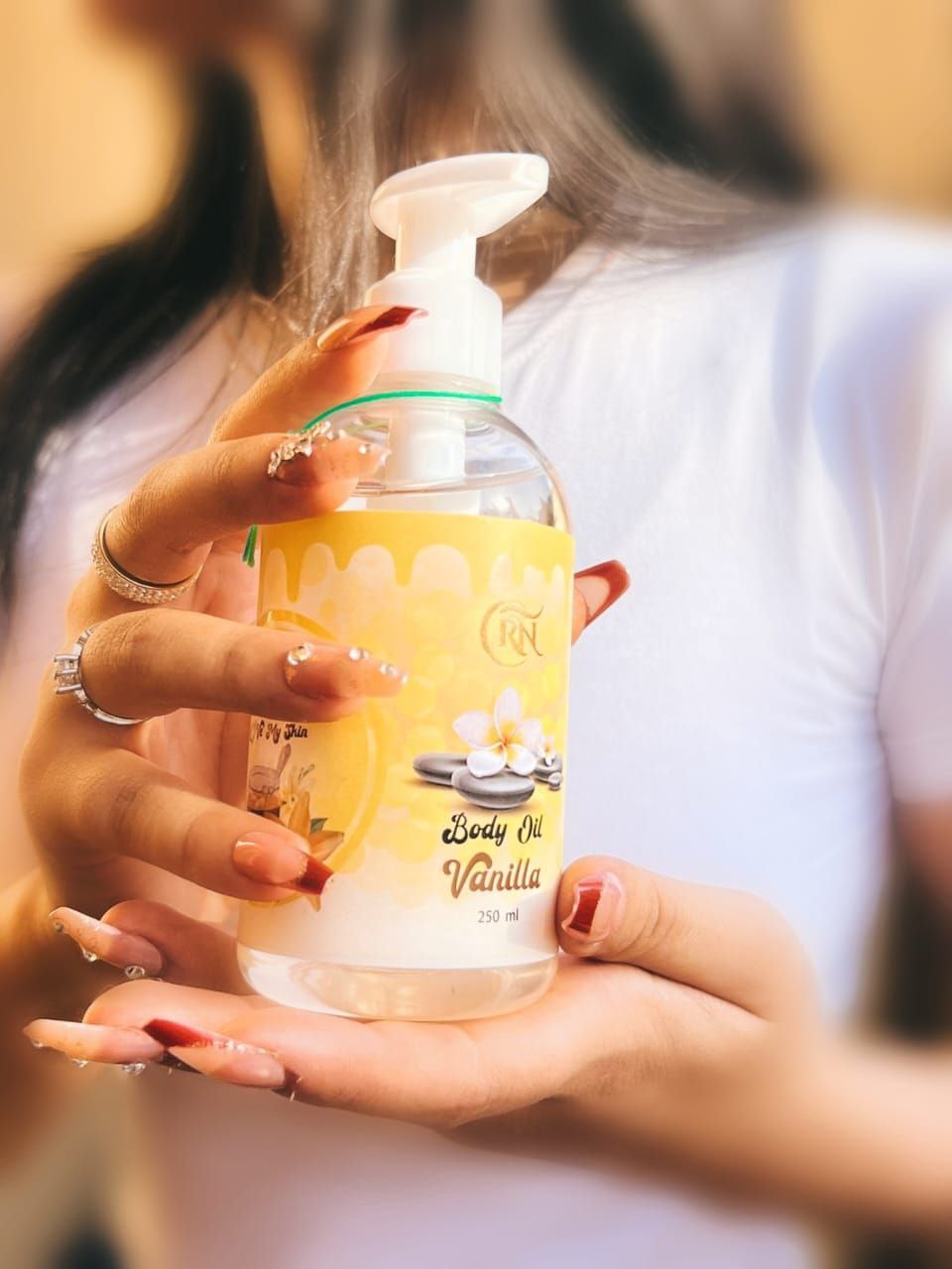 زيت المساج المعطر – ملمس ناعم ورائحة لا تُنسى تدوم في الذاكرة