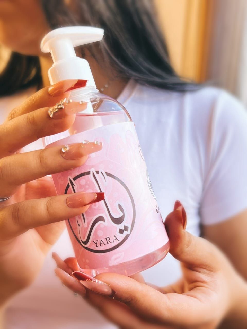 زيت المساج المعطر – ملمس ناعم ورائحة لا تُنسى تدوم في الذاكرة